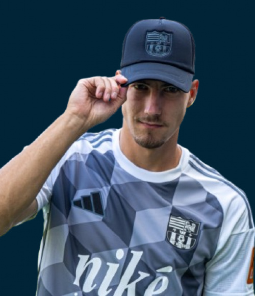 Čierna šiltovka FC Košice s vyšívaným logom klubu