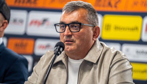 Dvaja hráči preradení do B-mužstva, štyria s podmienkou