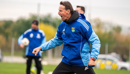 Premiéra trénera Straku: prvý krok v nedeľnom derby