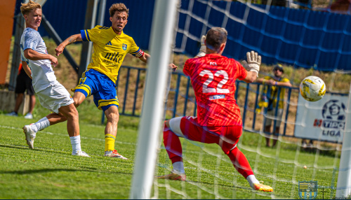 TIPOS III LIGA I Rezerva v derby nadeľovala, v tabuľke opäť prvá!