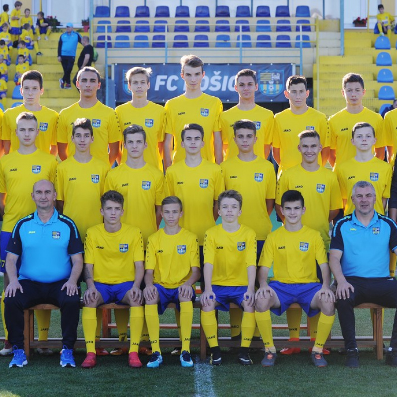 U17